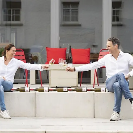 Claes Weinquartier - & Wine By Niko Schmitt 特里特海姆