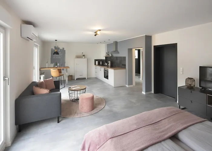 Claes Weinquartier - & Wine By Niko Schmitt *