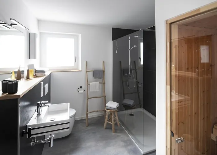 Claes Weinquartier - & Wine By Niko Schmitt *