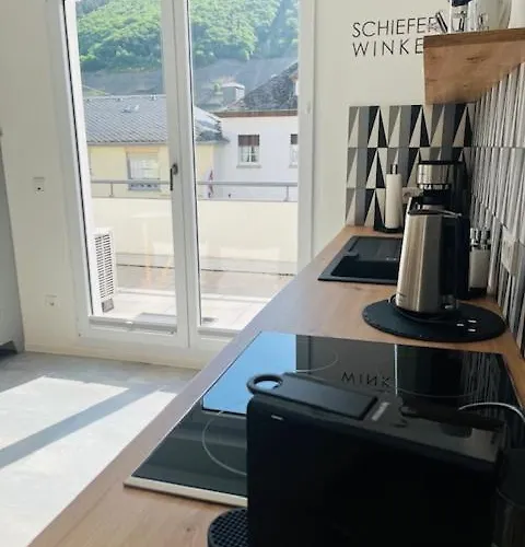 Claes Weinquartier - & Wine By Niko Schmitt * 特里特海姆